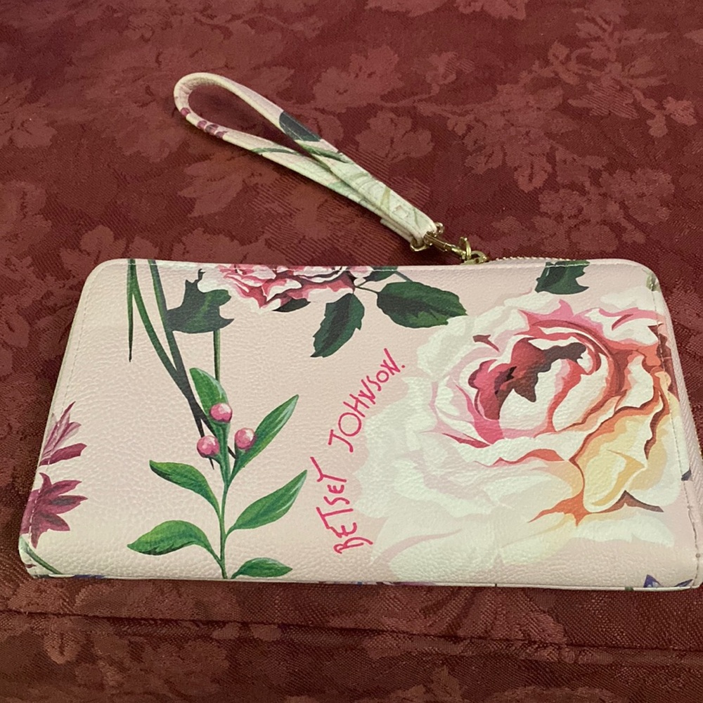 Brand new Betsy Johnson wallet